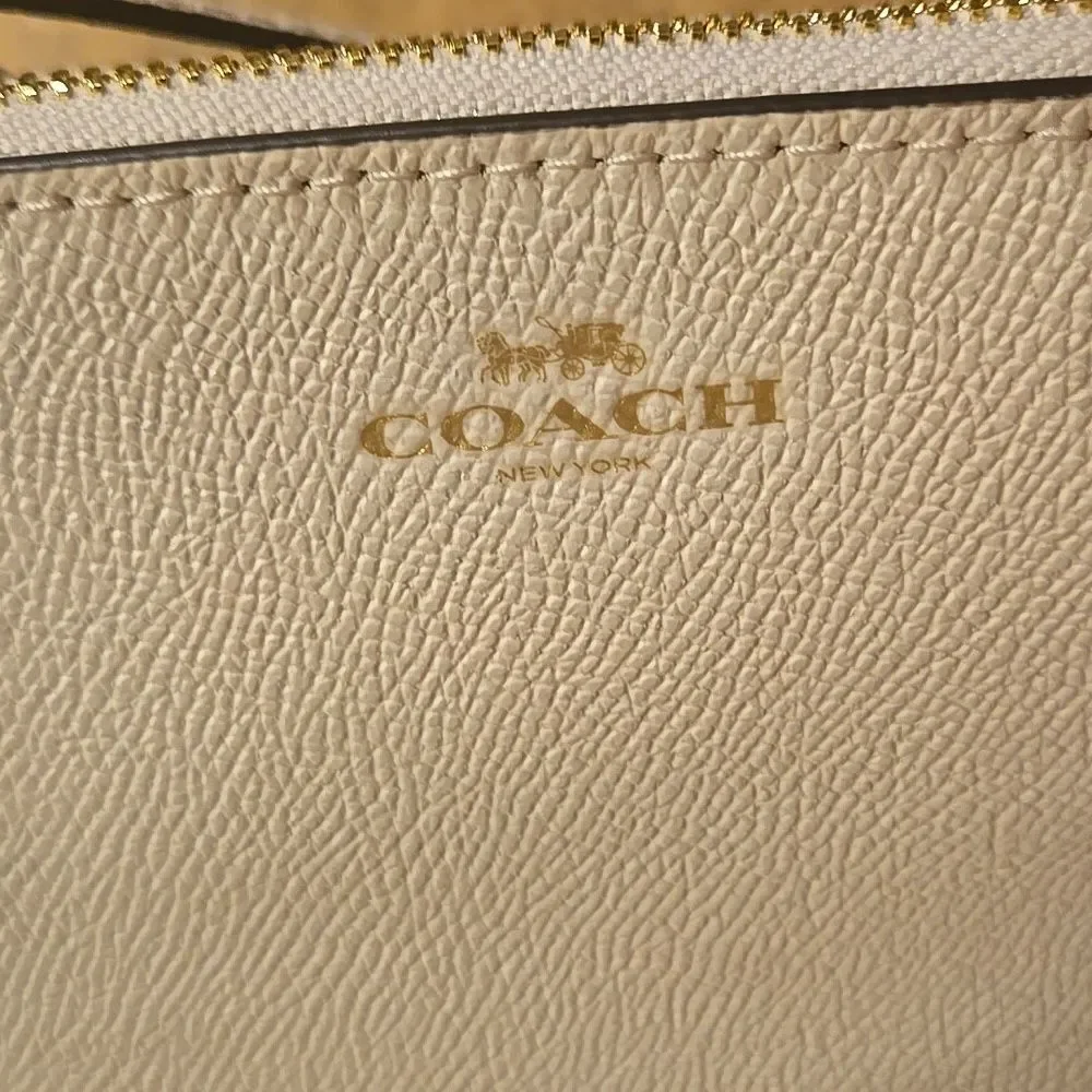 Coach Corner Zip Wristlet in White Signature Canvas NWT Authentic Mini Bag